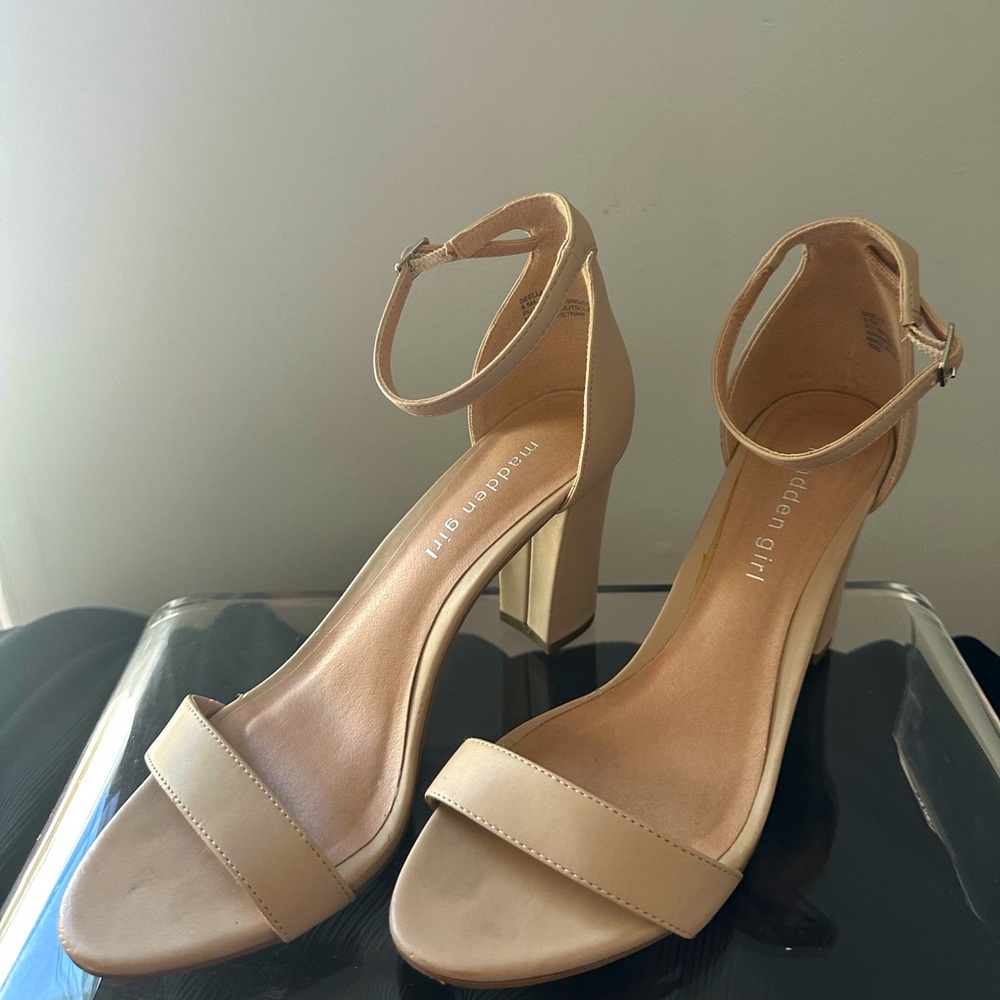 Steve Madden Size 8.5 Nude Block Heels
